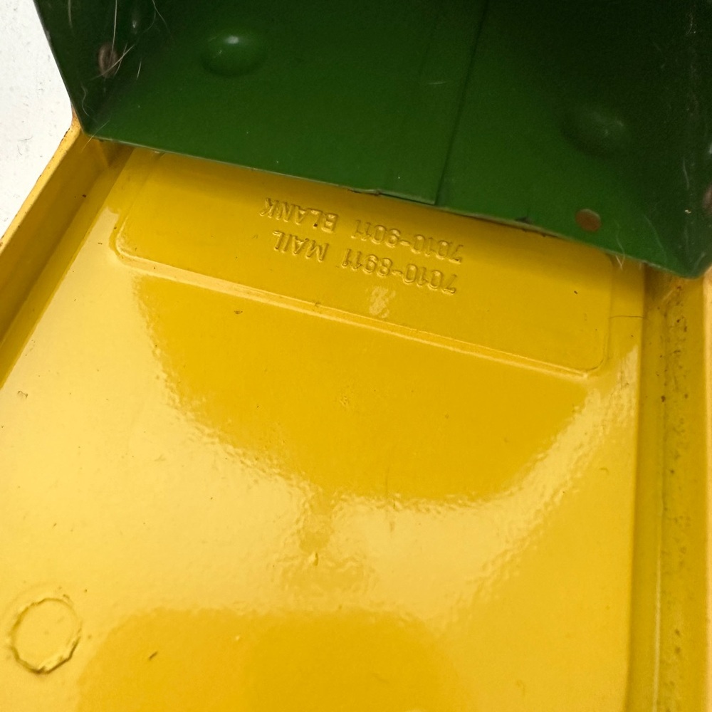 John Deere Metal Mailbox Bank By Ertl Vintage Made In Dyersville Iowa USA - Picture 8 of 11
